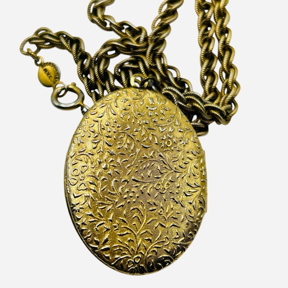 Vintage Accessocraft NY Locket with Cherub Necklace - Picture 4 of 5